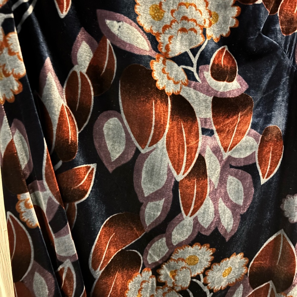 NWT STUNNING Ann Taylor Long Sleeve Blues & Burgundy Floral Velvet Shift Dress! - Picture 5 of 12